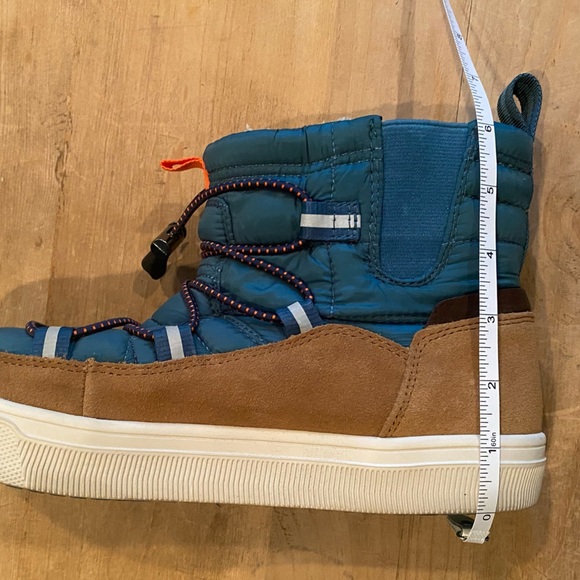 Tom’s Women's Suede Puffy Fur Lined Booties Casual Outdoorsy Gorpcore 9-9.5 - Picture 2 of 4